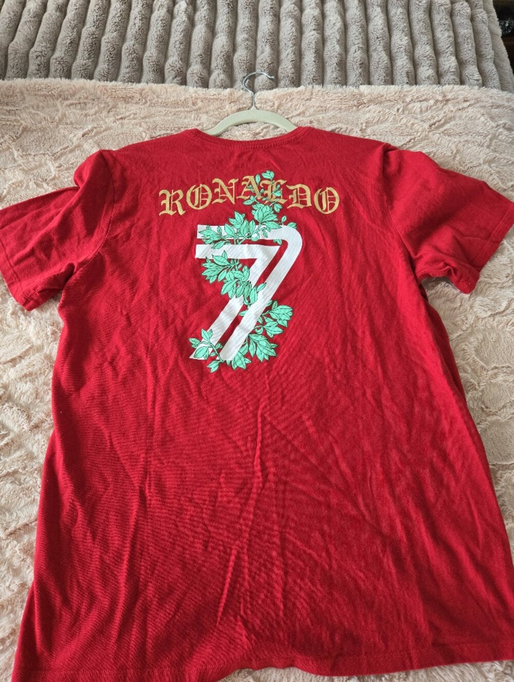 Red Art T-Shirt with Green Leaf Design Cr7 Cristiano Ronaldo Nike Rare Large